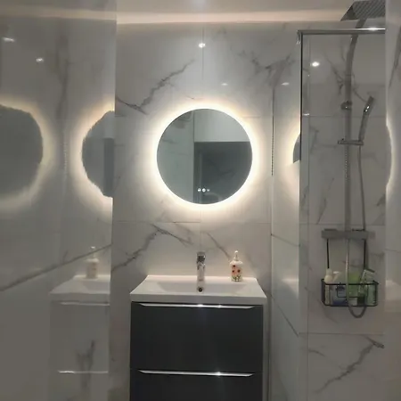 Edmond Apartment *