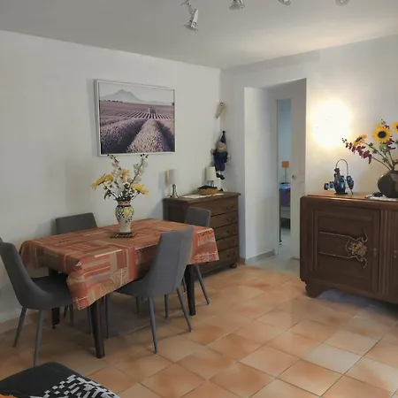 Edmond Apartment *